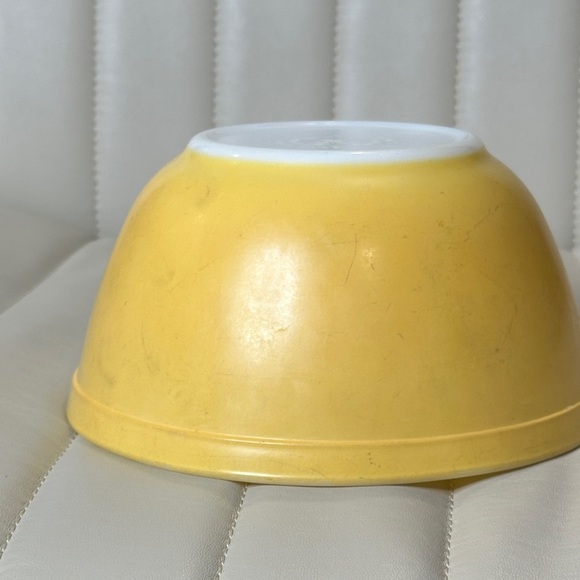 Vintage PYREX 402 Mixing Bowl 1.5 qt Golden Yellow Ovenware Daisy Series GUC 60s - Picture 11 of 12